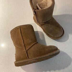 Bearpaw toddler zip up boot size 8
